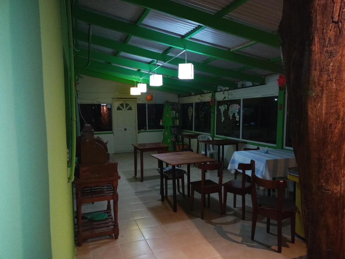 Hotel Complejo Aloha à Puerto Pirámides Extérieur photo